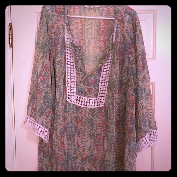 Multicolor lace detail tunic