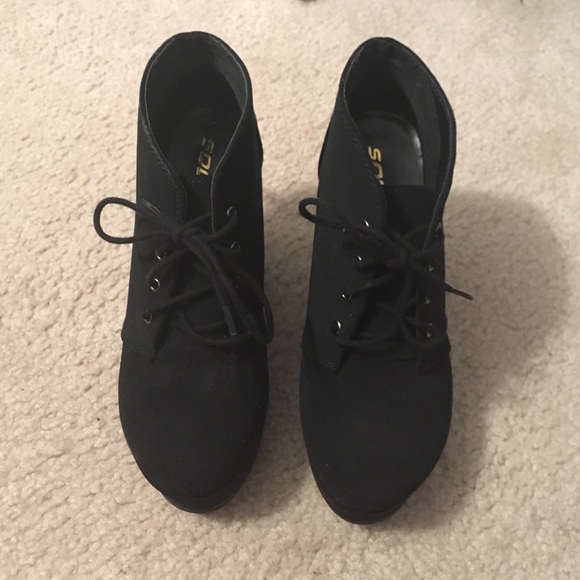 Black laced wedges