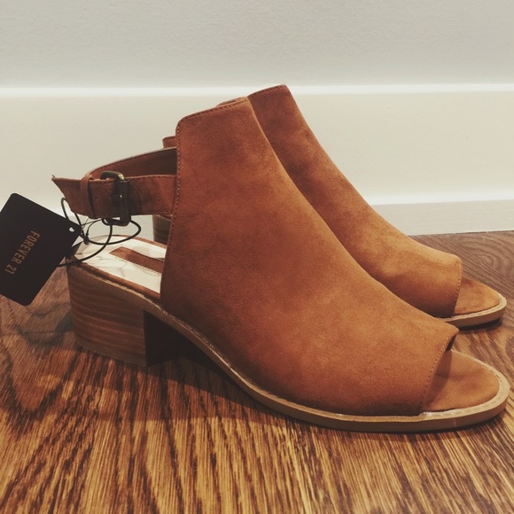 Forever 21 Shoes - Forever 21 Ankle Booties- NWT- Perfect for Fall