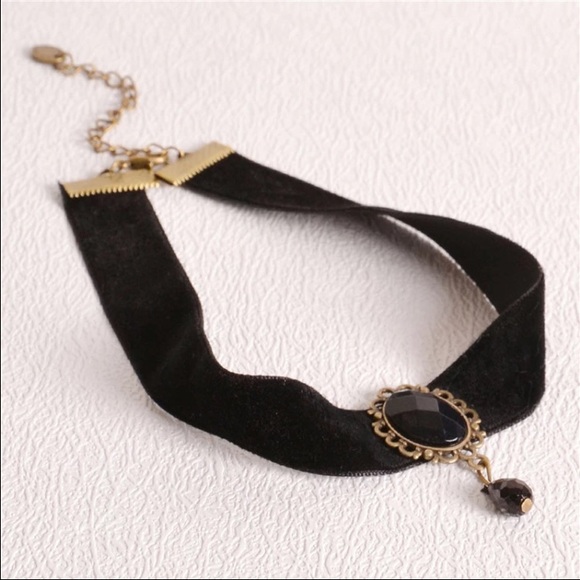 Nasty Gal Jewelry - Black Velvet Pendant Choker