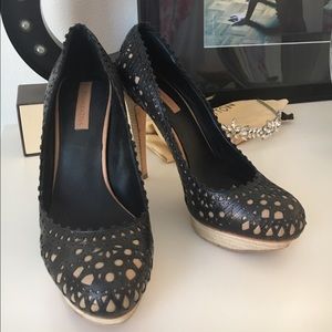 Bcbg platforms size 8