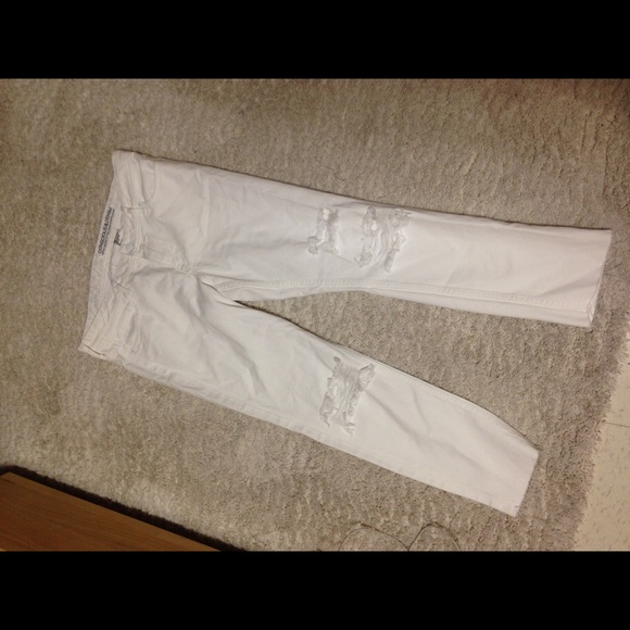 ALL WHITE GIRLFRIEND JEANS SIZE 29