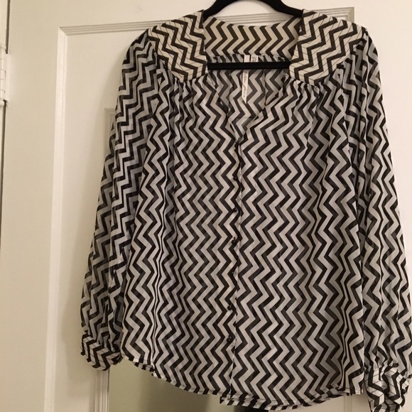 Sheer Bellatrix black & white blouse