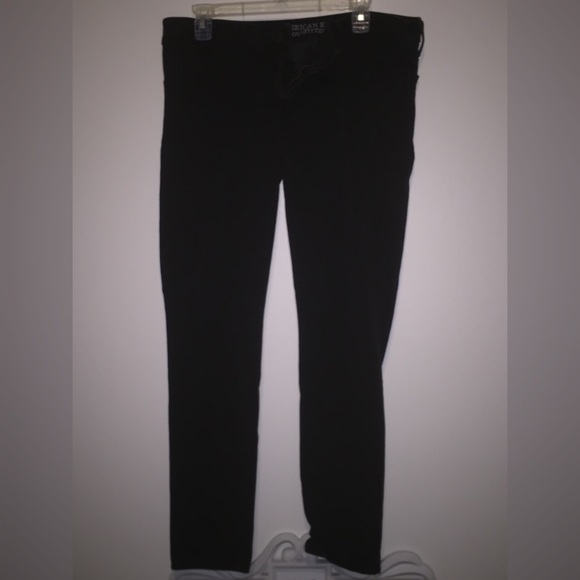 Black American eagle jeans.