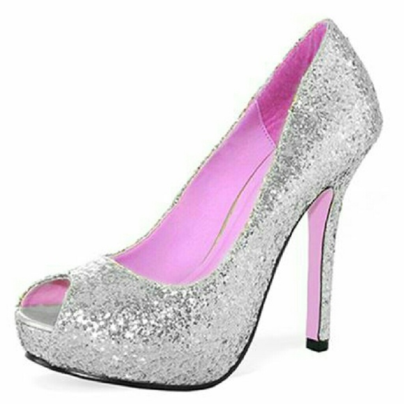 New Leg Avenue Silver Glitter Heels