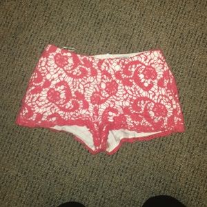 Croqueted lace short shorts