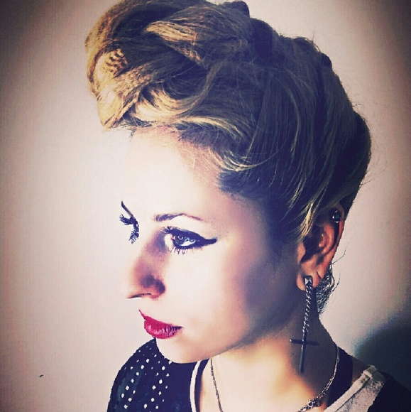 Meet your Posher, Jackie - Picture 2 of 4