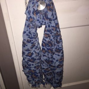 Blue leopard print scarf