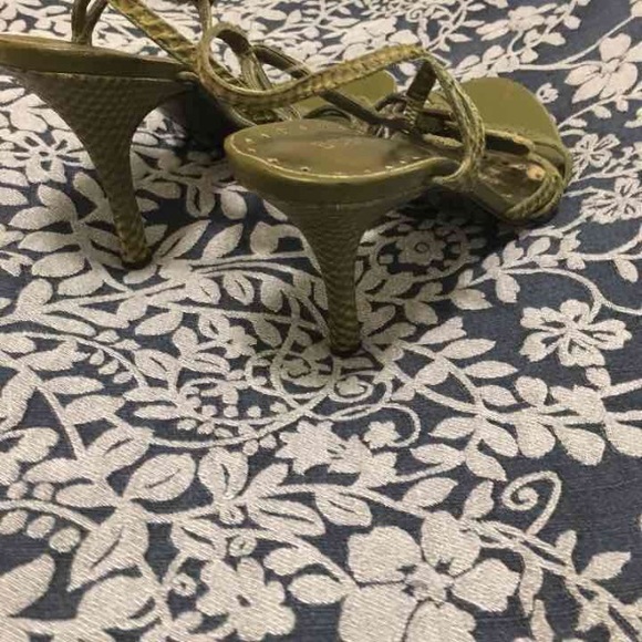 Heels - Picture 3 of 4