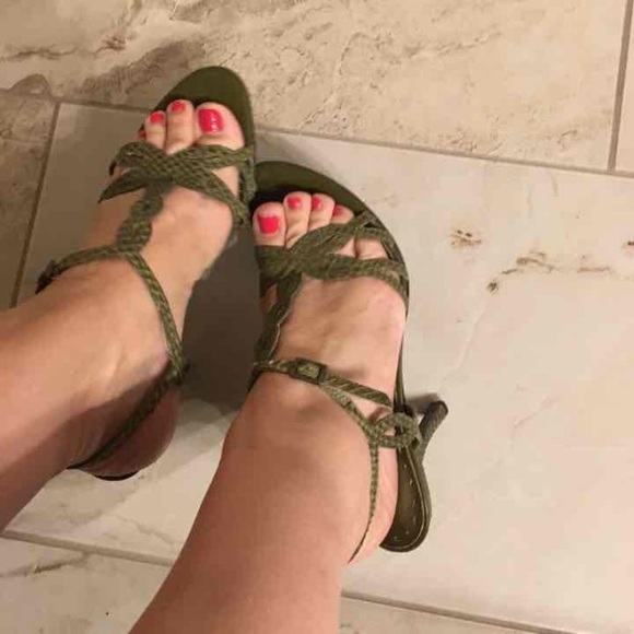 Heels - Picture 4 of 4
