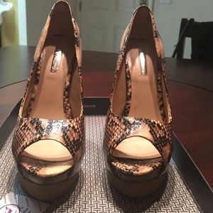 Snake and nubuck peep toe heel