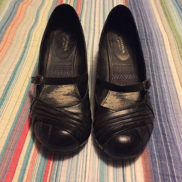 Very cute wedge shoes