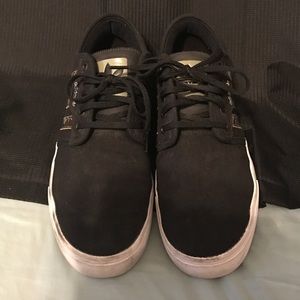 ADIDAS SEELY SHOE 9 1/2 US MEN