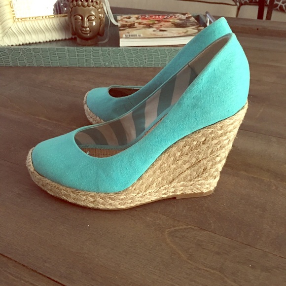 🎉FINAL SALE🎉 BCBG Aqua Blue Wedges