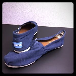 Women's size W10 toms