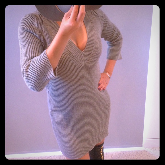 Chic grey sweater dress. Perfect for fall!