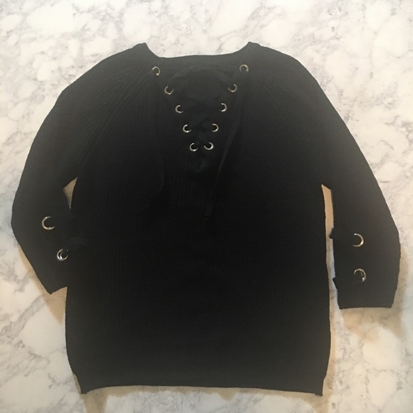 Oversized Lace-up Sweater - Picture 5 of 6