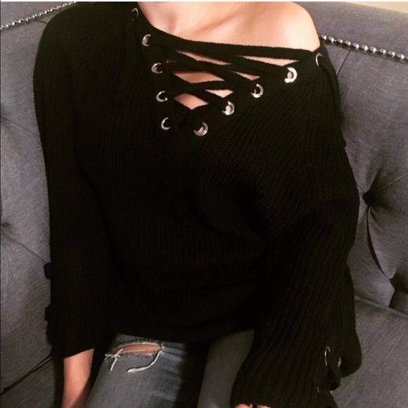 Oversized Lace-up Sweater - Picture 4 of 6