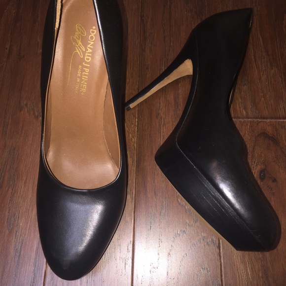 Donald J Pliner "Xenia" Black Classic Leather Heel