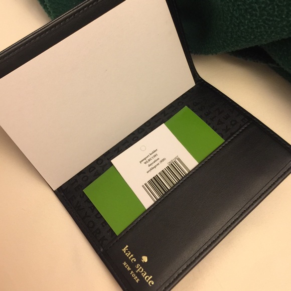 🎯Last one ❤️Brand New Kate Spade Passport Holder - Picture 2 of 4