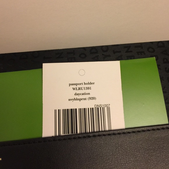 🎯Last one ❤️Brand New Kate Spade Passport Holder - Picture 3 of 4