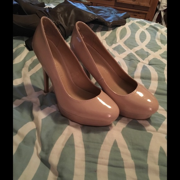 Nude heels *Jessica Simpson** - Picture 2 of 3