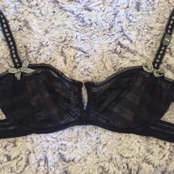 Victoria's Secret 32DD UNLINED BRA