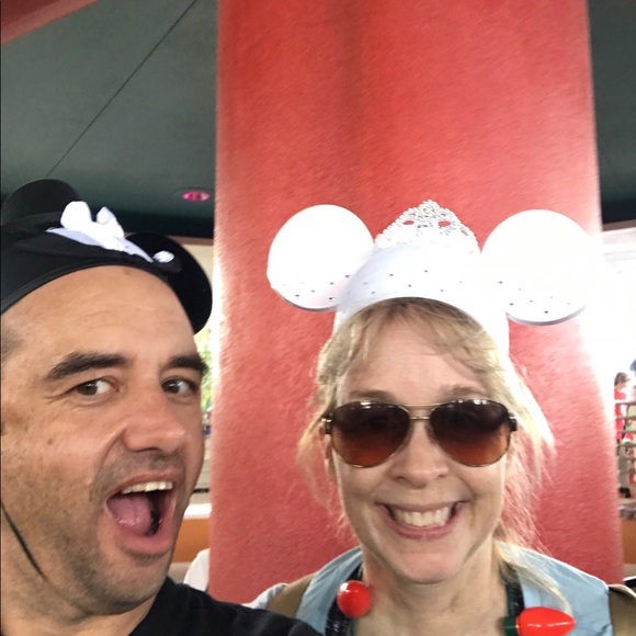 Meet your Posher, Marilyn - Picture 2 of 2