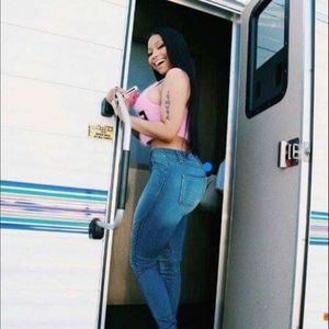 Meet your Posher, Beatrice