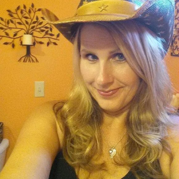 Meet your Posher, Kristy - Picture 1 of 1