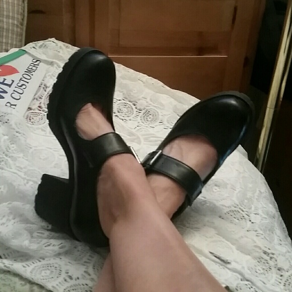 Like new chunky black loafers