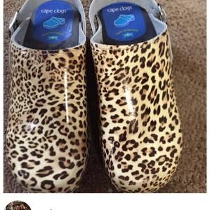 Hanna Anderson leather Cape clogs! Cheetah print