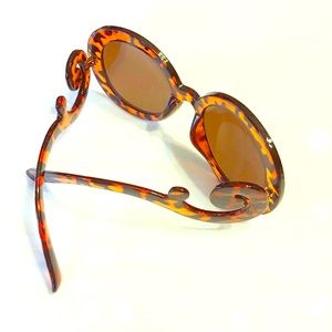 Oversized Sunnies in Tortoise Shell Oversized Sunnies in Tortoise Shell
