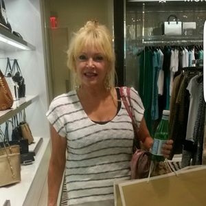 Meet your Posher, Leslie