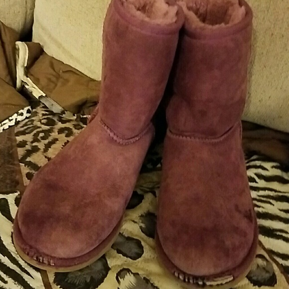 Child size 3 ugg boots FINAL PRICE - Picture 2 of 3