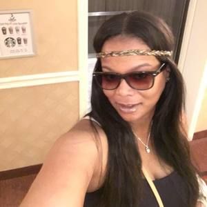 Meet your Posher, Dionne