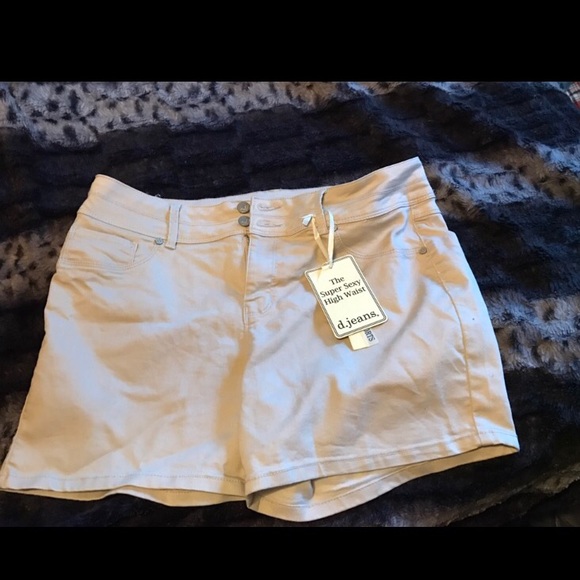 Tan shorts D jeans size 14✔️