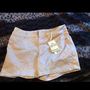 Tan shorts D jeans size 14✔️