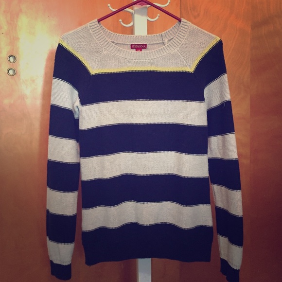 Crew neck pullover sweater