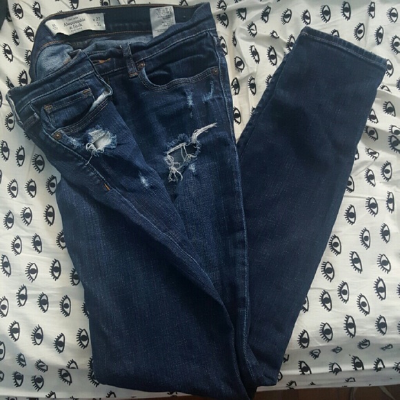 Slightly Destroyed Skinny Jeans