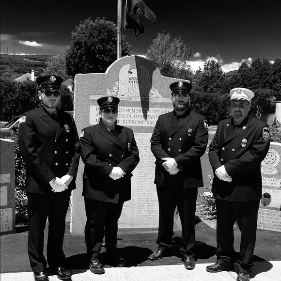 ❤️Meet Your Posher❤️ - Picture 2 of 4