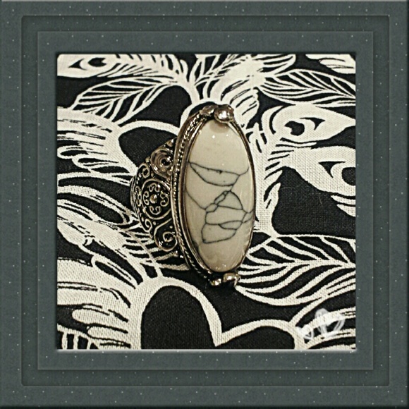 Gorgeous White Turquoise Ring - Picture 2 of 3