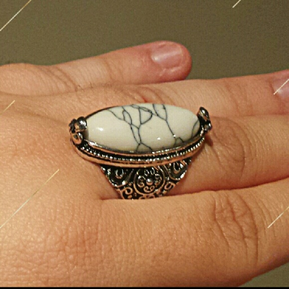 Gorgeous White Turquoise Ring - Picture 3 of 3