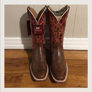 NWT Women's Ariat Boots size 8
