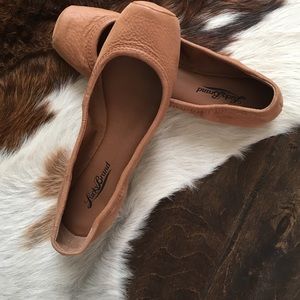 Lucky Brand Flat