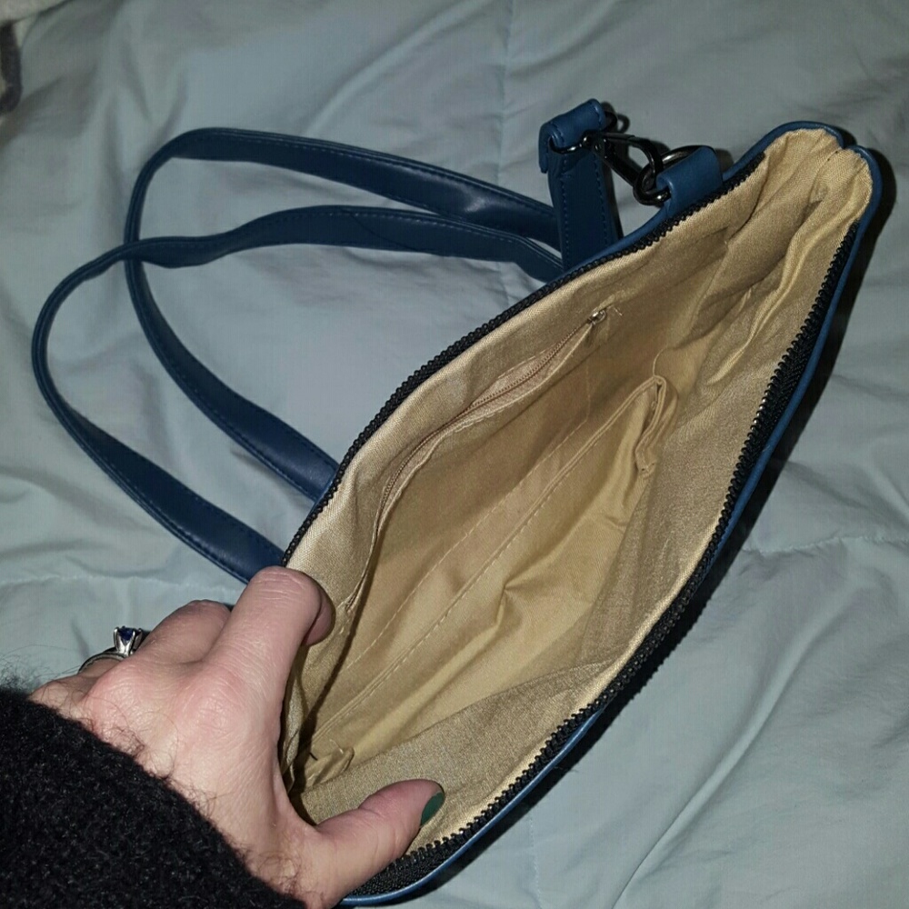 ***DONATED Edgy skull embossed purse. Never used! - Picture 3 of 4