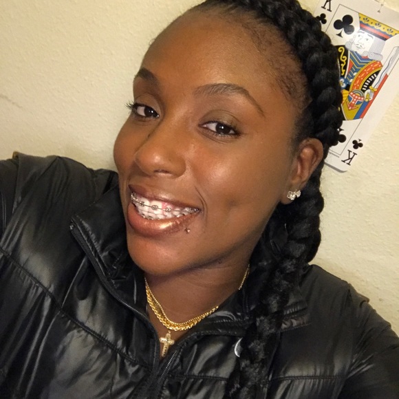 Meet your Posher, Adrienne - Picture 1 of 1