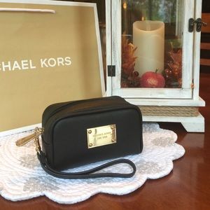 💋💼 MK Wristlet, Sm Purse, Travel, Cosmetic Bag