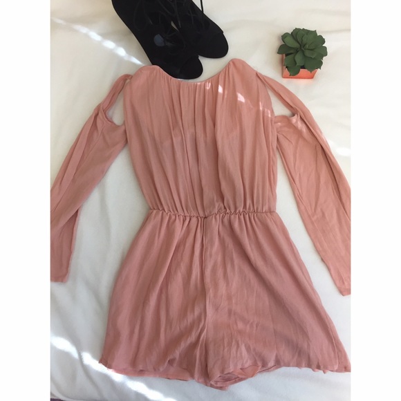 ‼️NWOT off the shoulder romper🌸