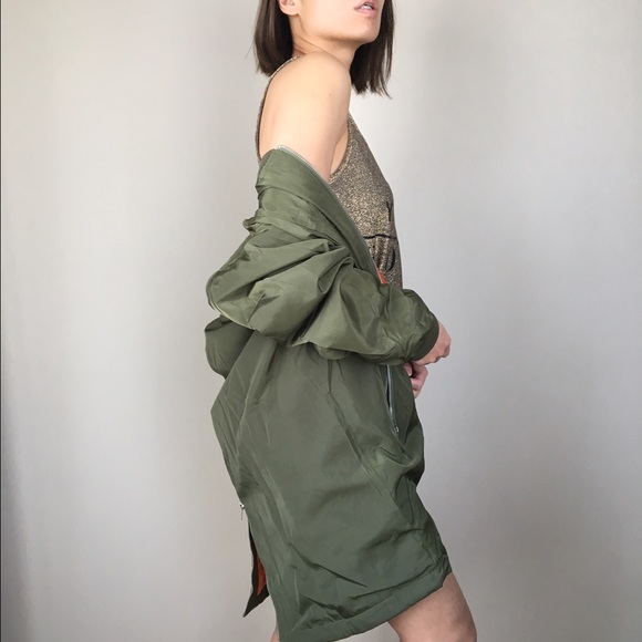 Long Olive bomber jacket. Full lining - Picture 3 of 4